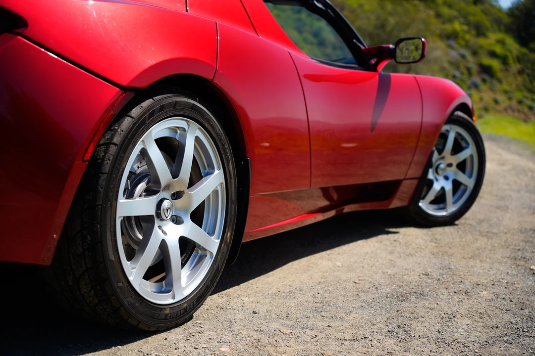 2010 Tesla Roadster - Image 29 of 31