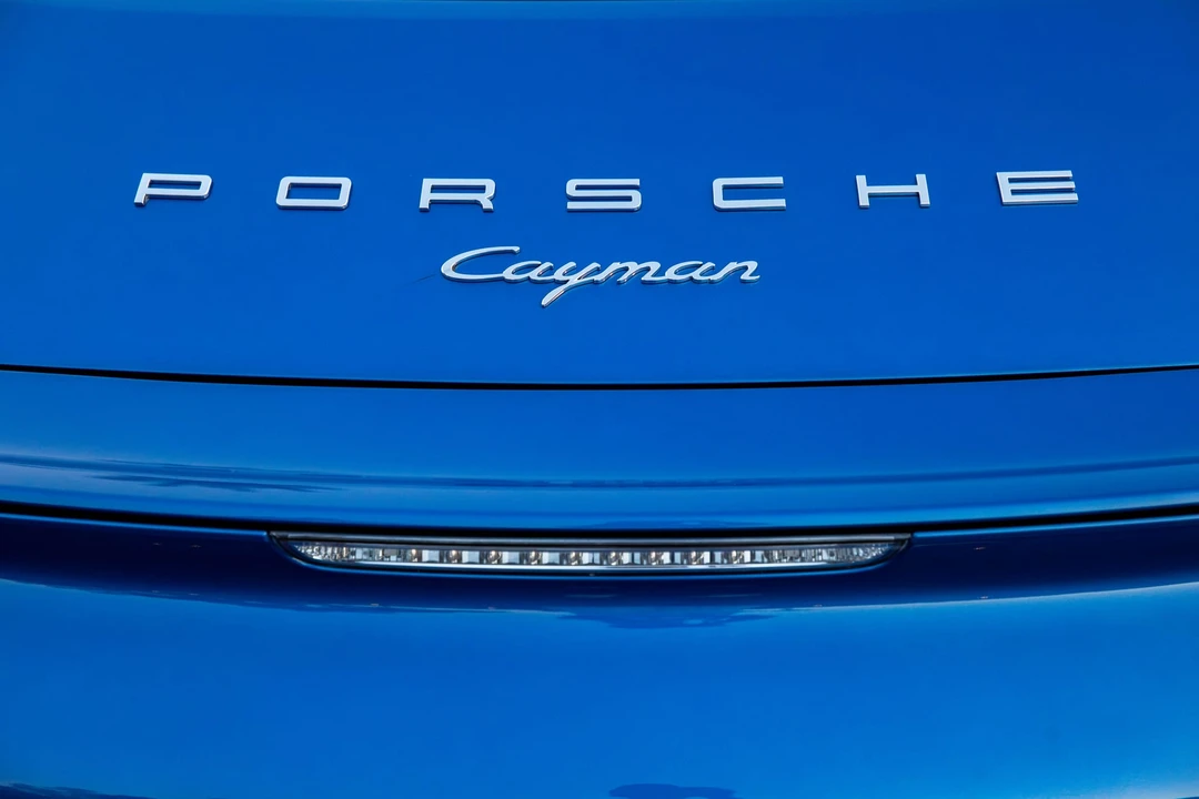 2015 Porsche 981 Cayman - Image 16 of 31