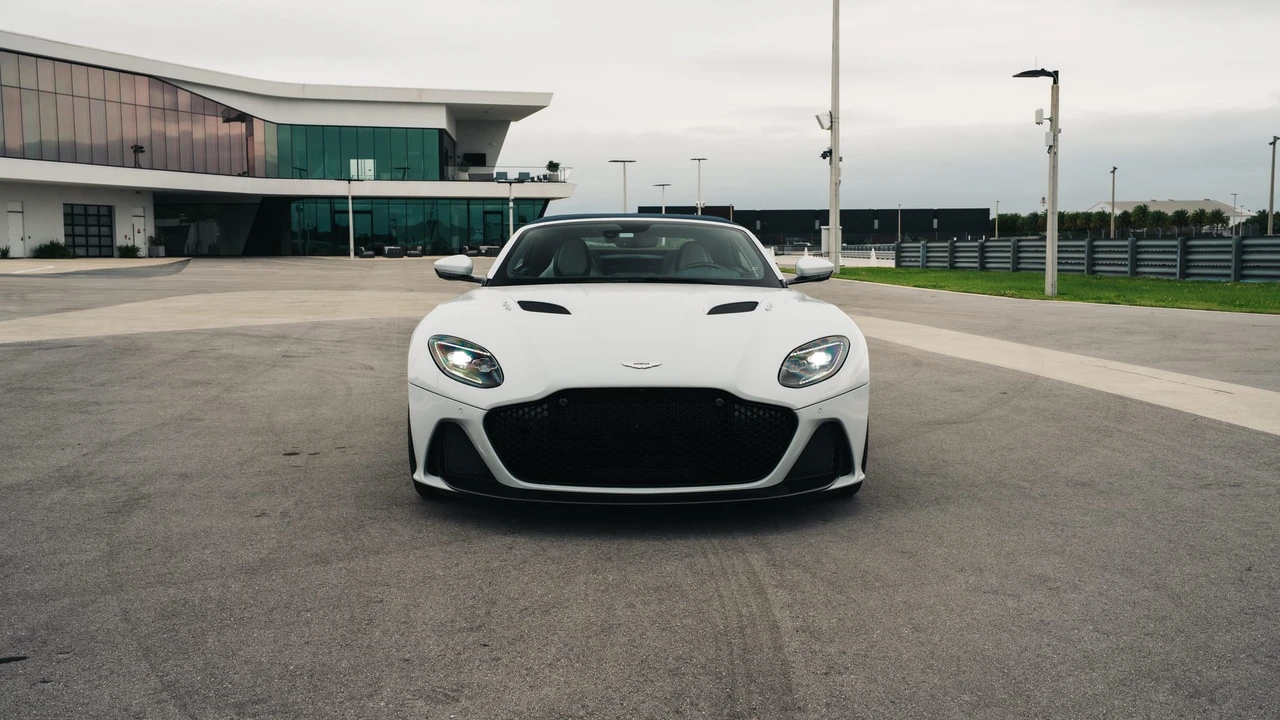 2020 Aston Martin DBS Superleggera - Image 18 of 31