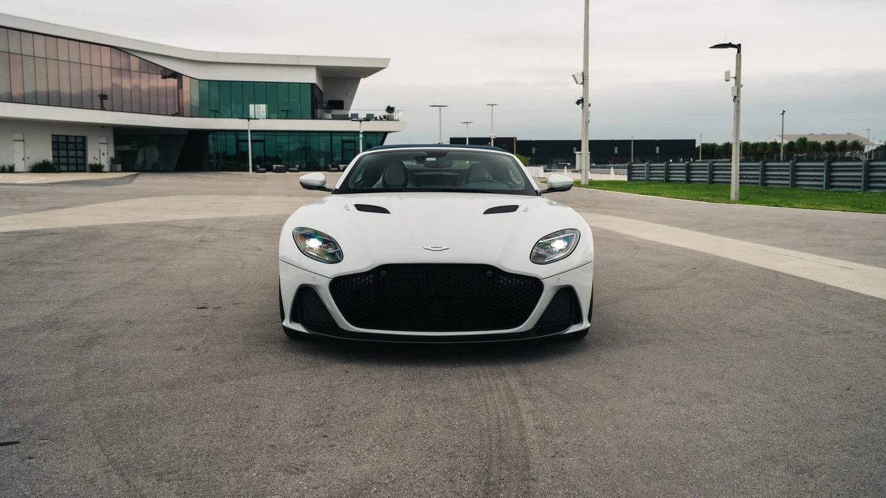 2020 Aston Martin DBS Superleggera - Image 19 of 31