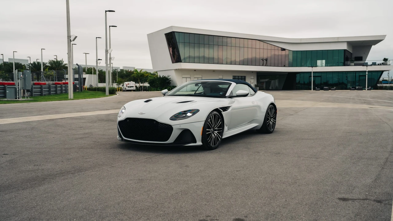 2020 Aston Martin DBS Superleggera - Image 9 of 31