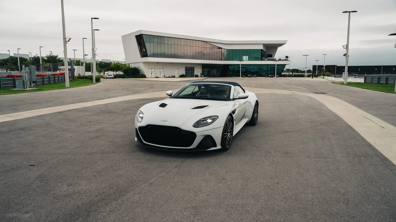 2020 Aston Martin DBS Superleggera - Image 10 of 31