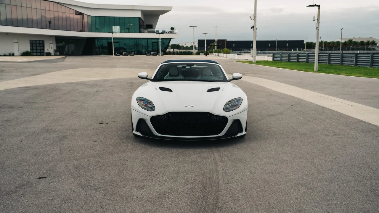 2020 Aston Martin DBS Superleggera - Image 14 of 31