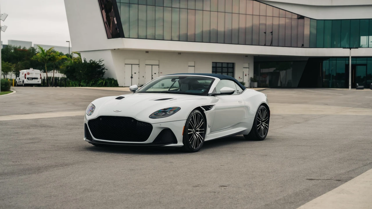 2020 Aston Martin DBS Superleggera - Image 7 of 31