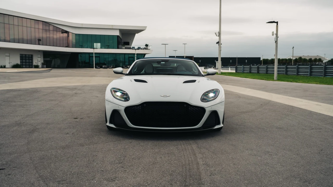 2020 Aston Martin DBS Superleggera - Image 15 of 31