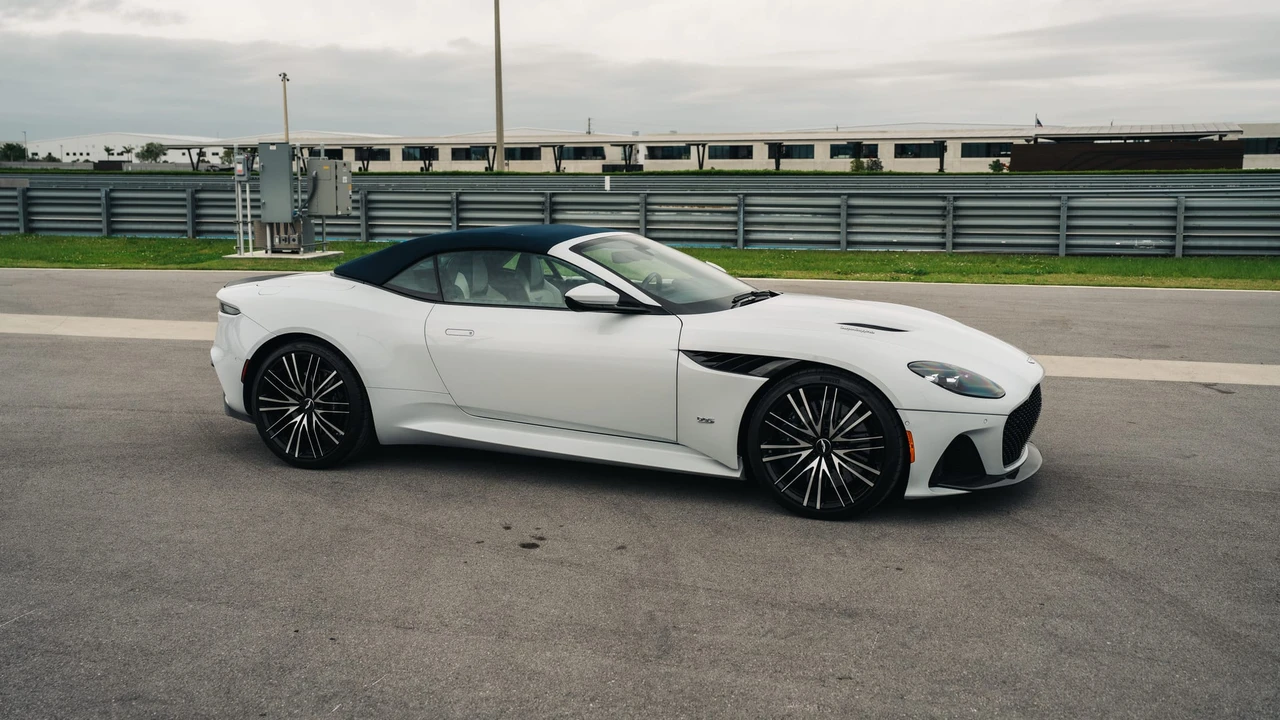 2020 Aston Martin DBS Superleggera - Image 30 of 31