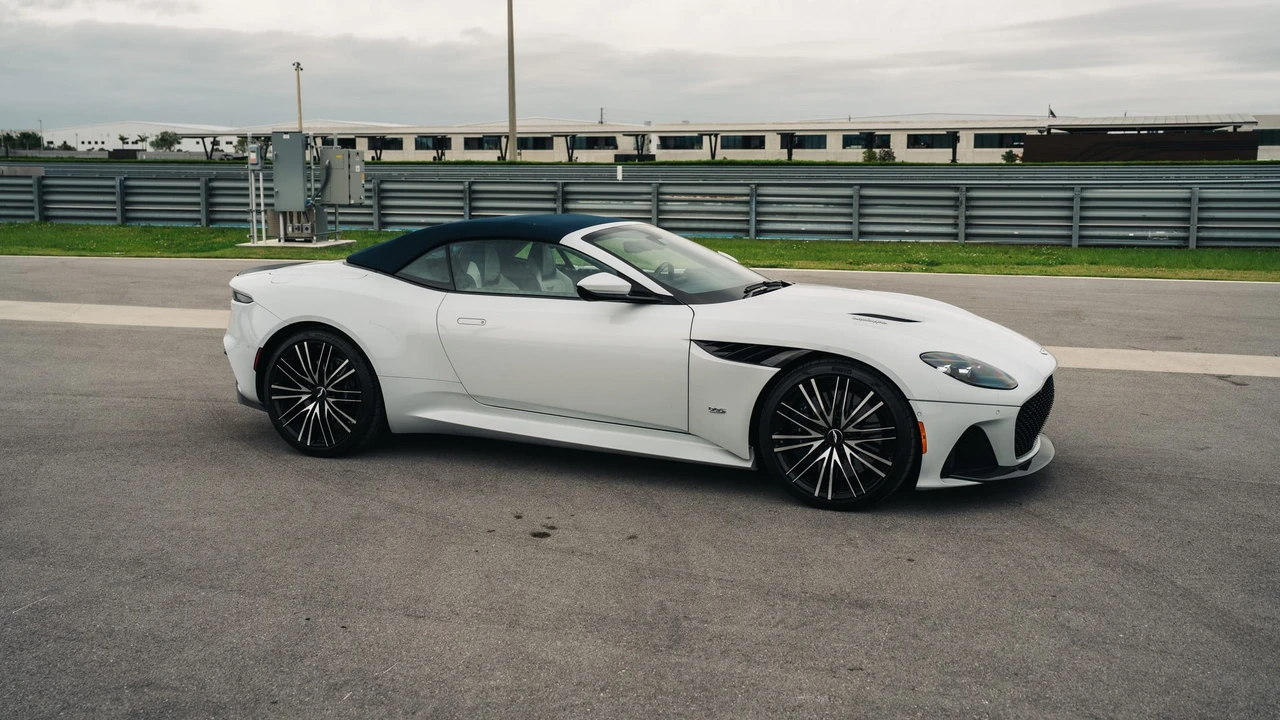 2020 Aston Martin DBS Superleggera - Image 29 of 31