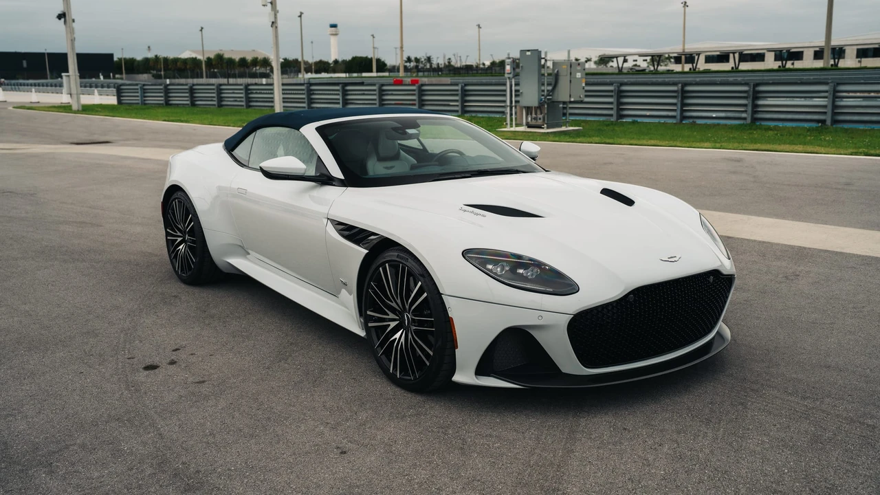 2020 Aston Martin DBS Superleggera - Image 28 of 31