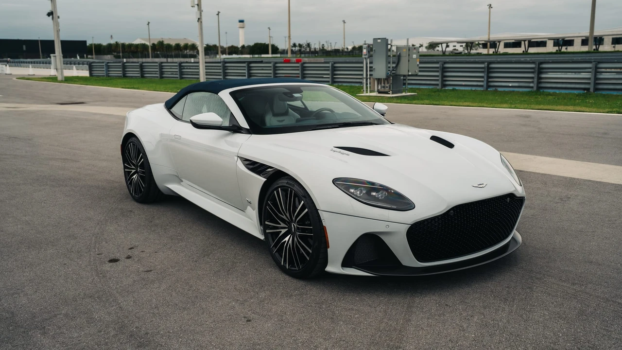 2020 Aston Martin DBS Superleggera - Image 27 of 31