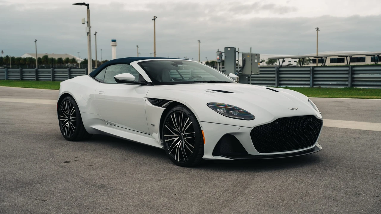 2020 Aston Martin DBS Superleggera - Image 26 of 31