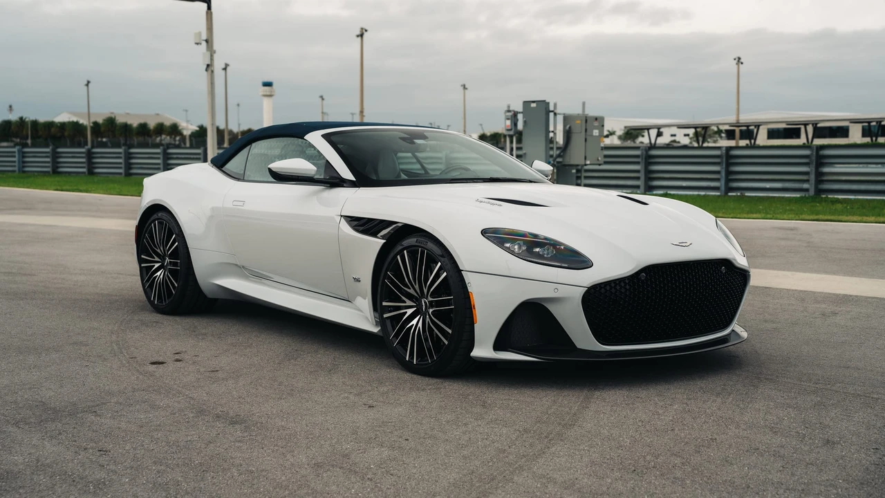 2020 Aston Martin DBS Superleggera - Image 25 of 31