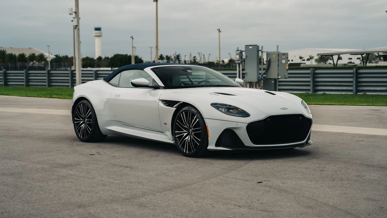 2020 Aston Martin DBS Superleggera - Image 24 of 31