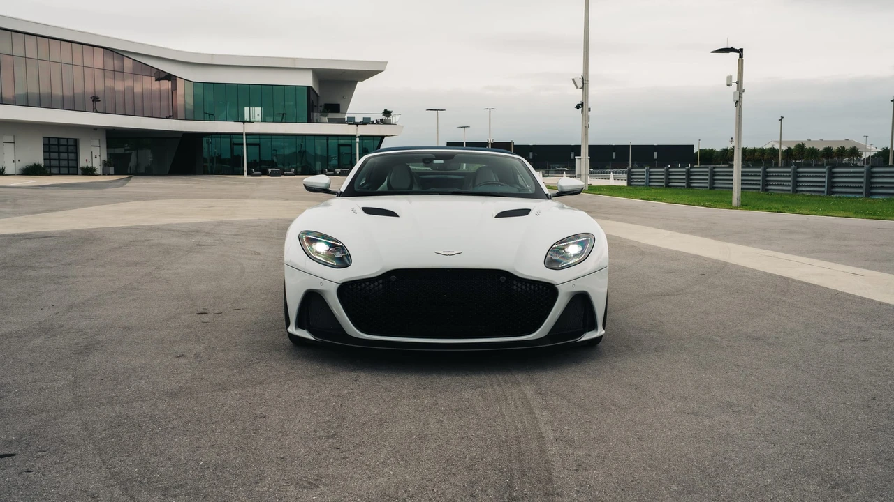 2020 Aston Martin DBS Superleggera - Image 17 of 31