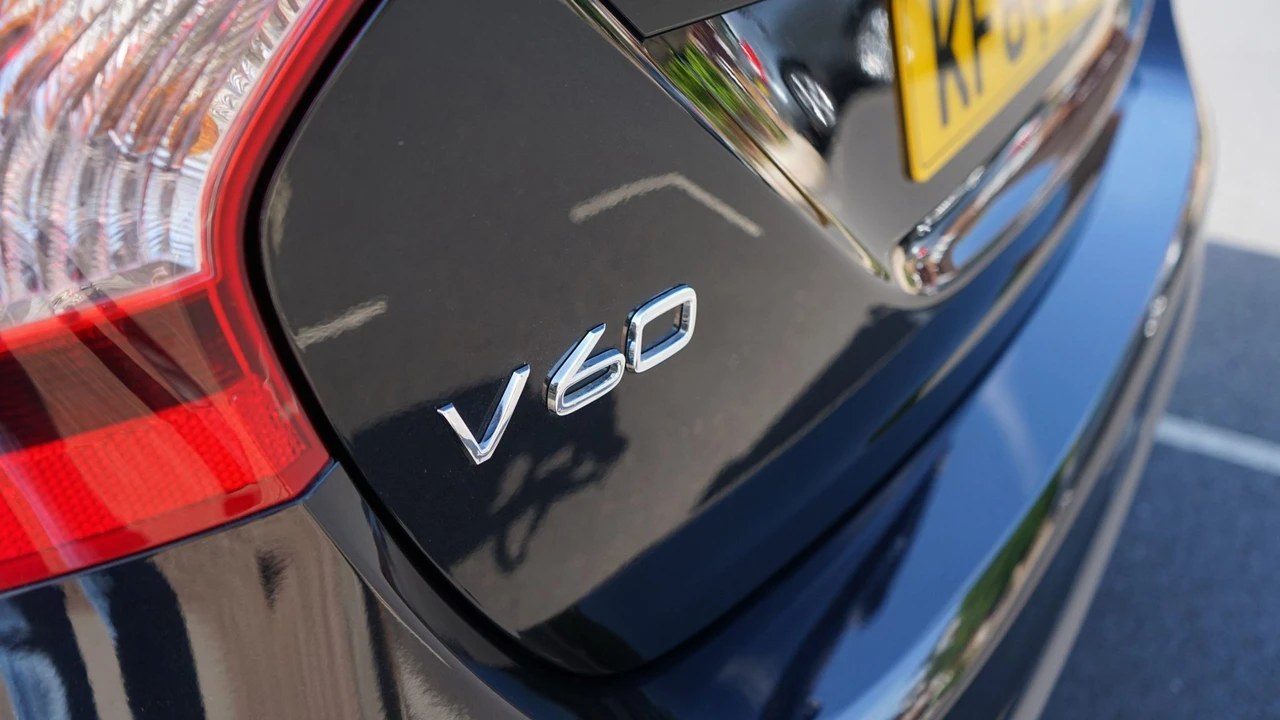 2015 Volvo V60 1st Gen - Image 25 of 31