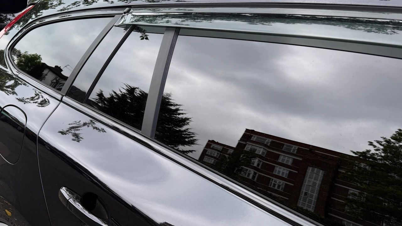 2015 Volvo V60 1st Gen - Image 21 of 31