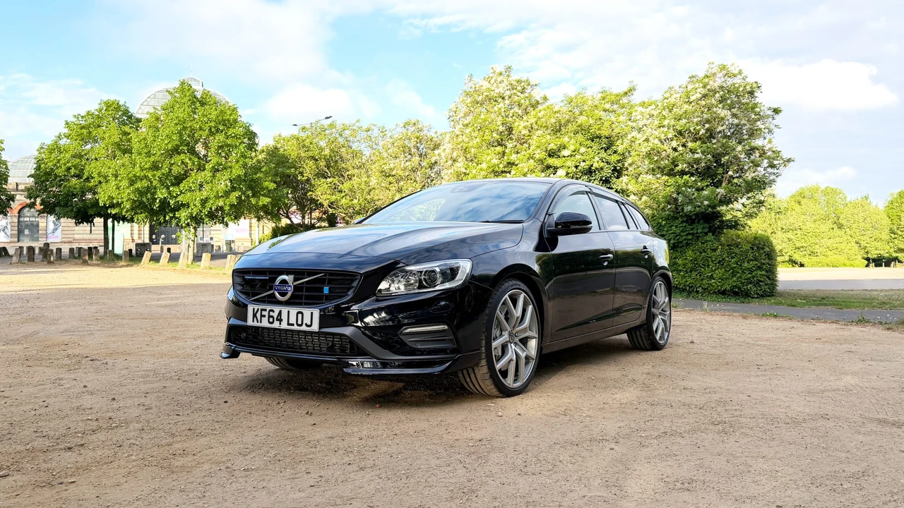 2015 Volvo V60 1st Gen - Image 2 of 31