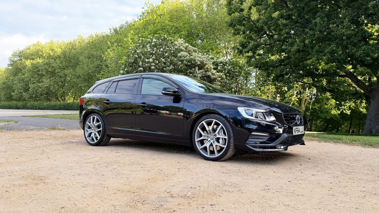 2015 Volvo V60 1st Gen - Image 5 of 31