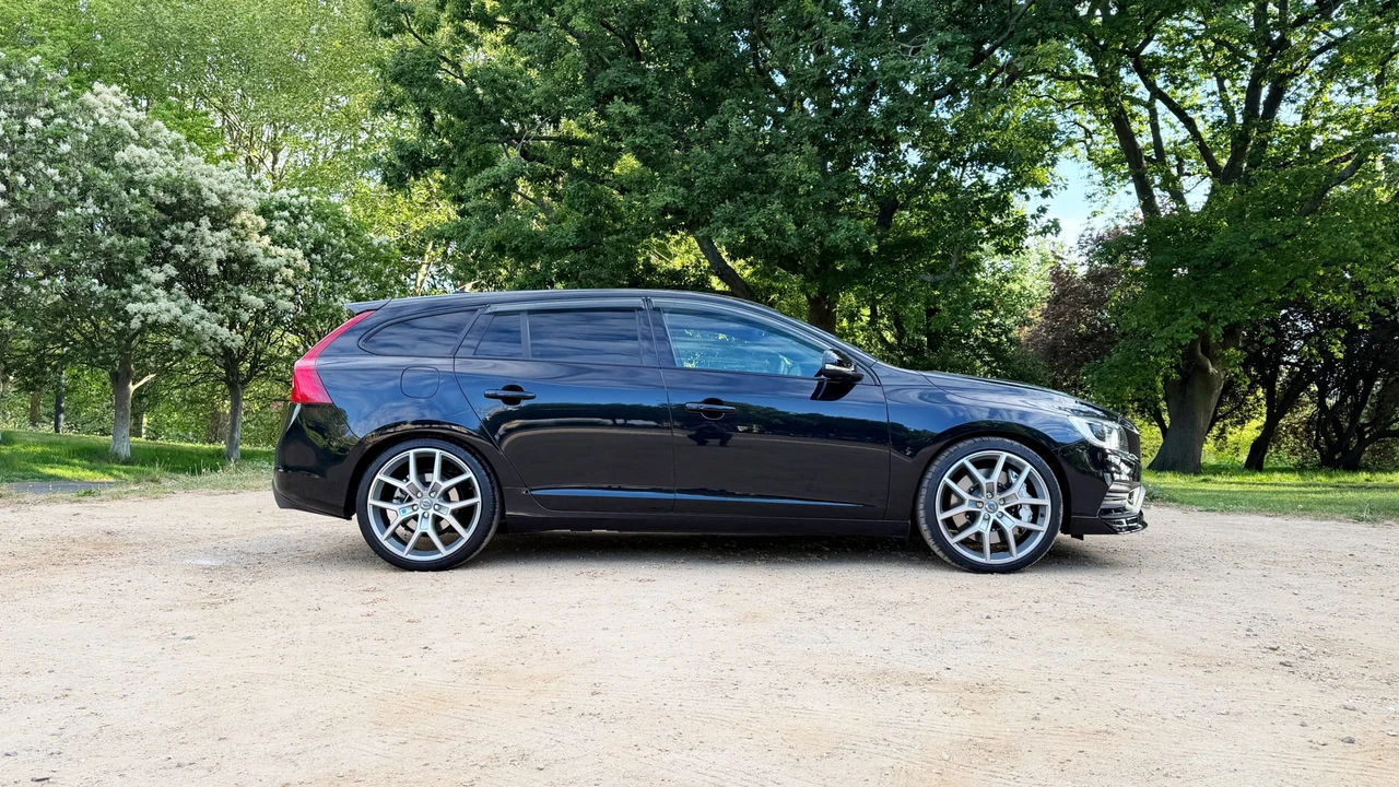 2015 Volvo V60 1st Gen - Image 6 of 31