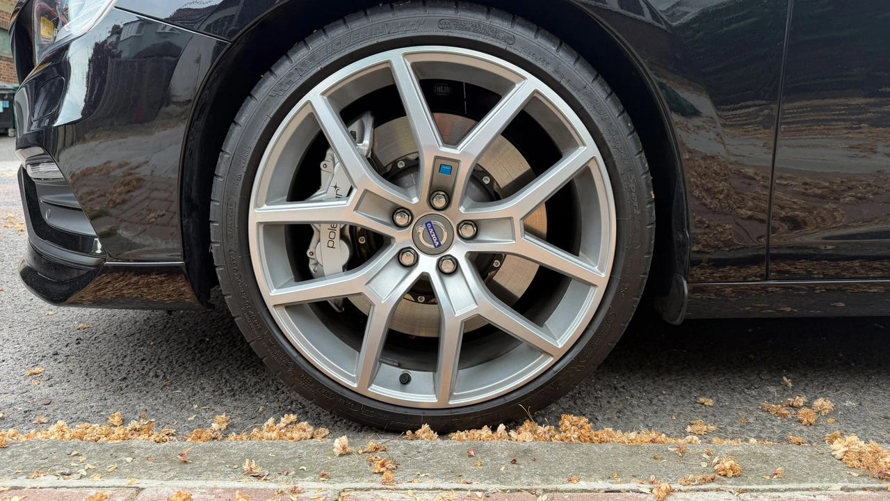 2015 Volvo V60 1st Gen - Image 28 of 31