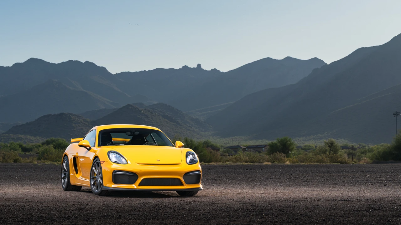 2016 Porsche 981 Cayman GT4 - Image 10 of 31