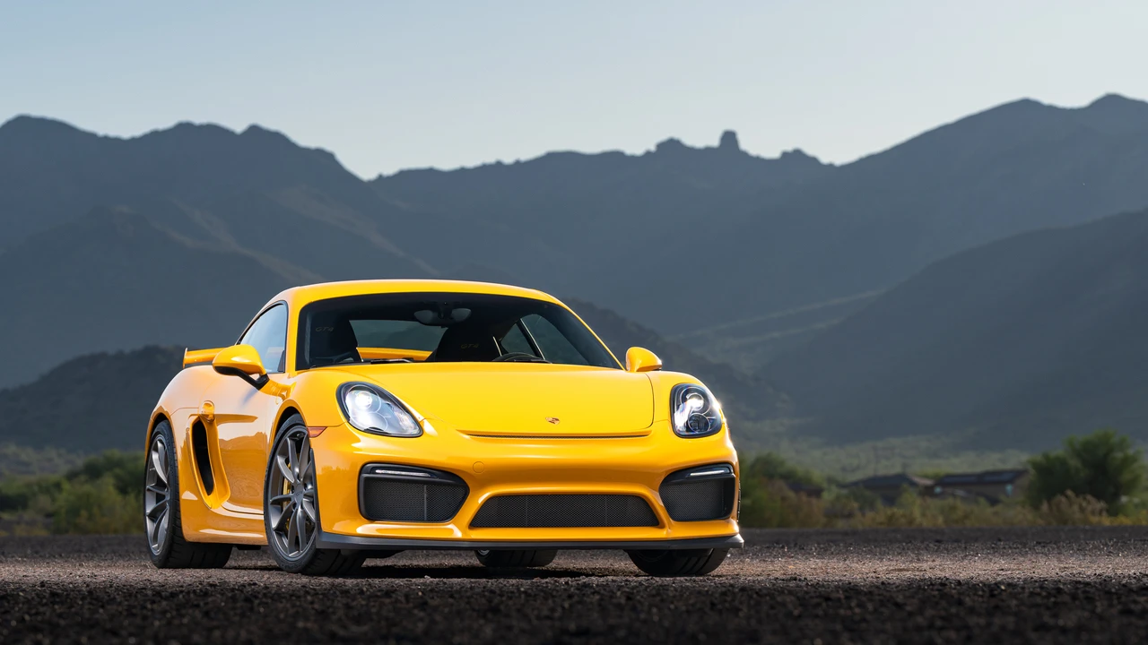 2016 Porsche 981 Cayman GT4 - Image 11 of 31
