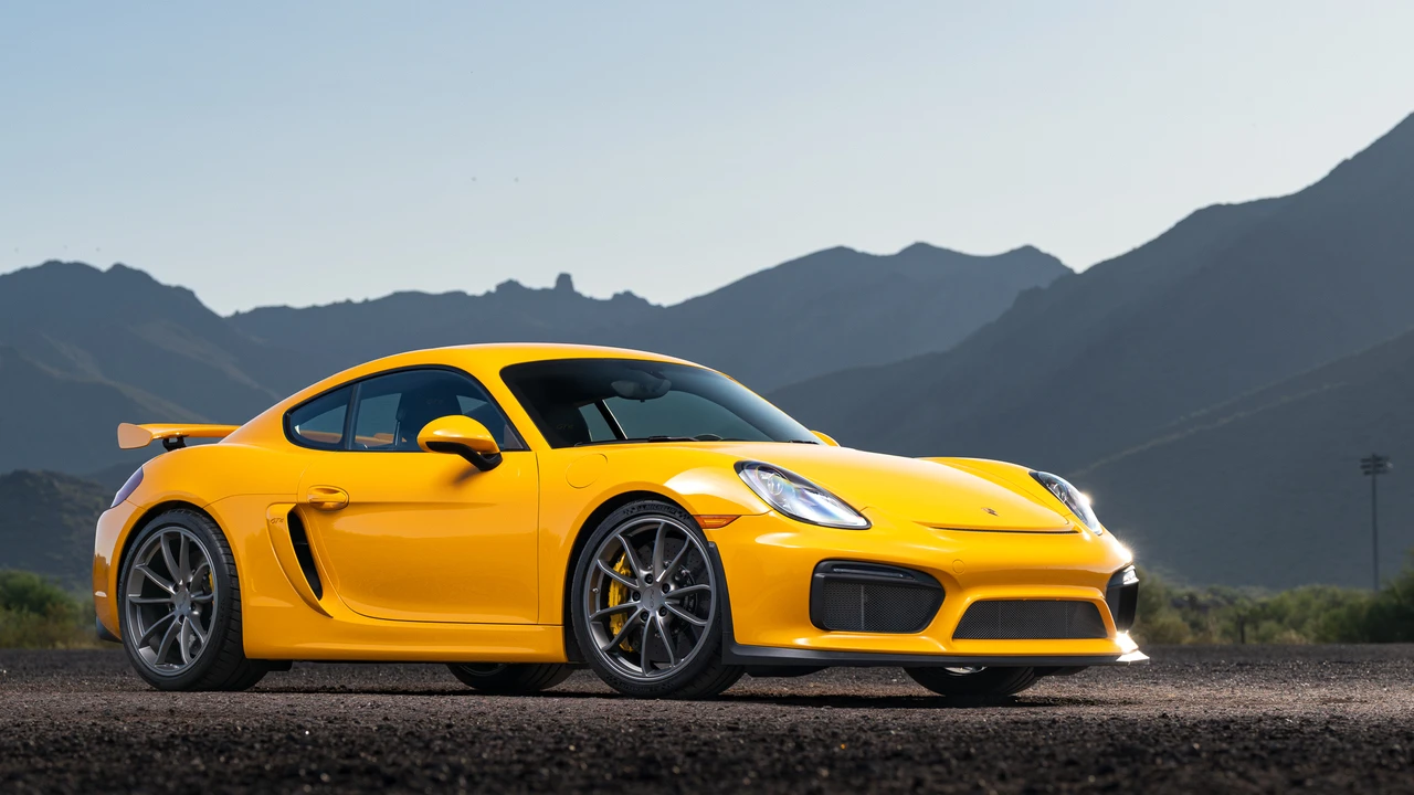 2016 Porsche 981 Cayman GT4 - Image 14 of 31