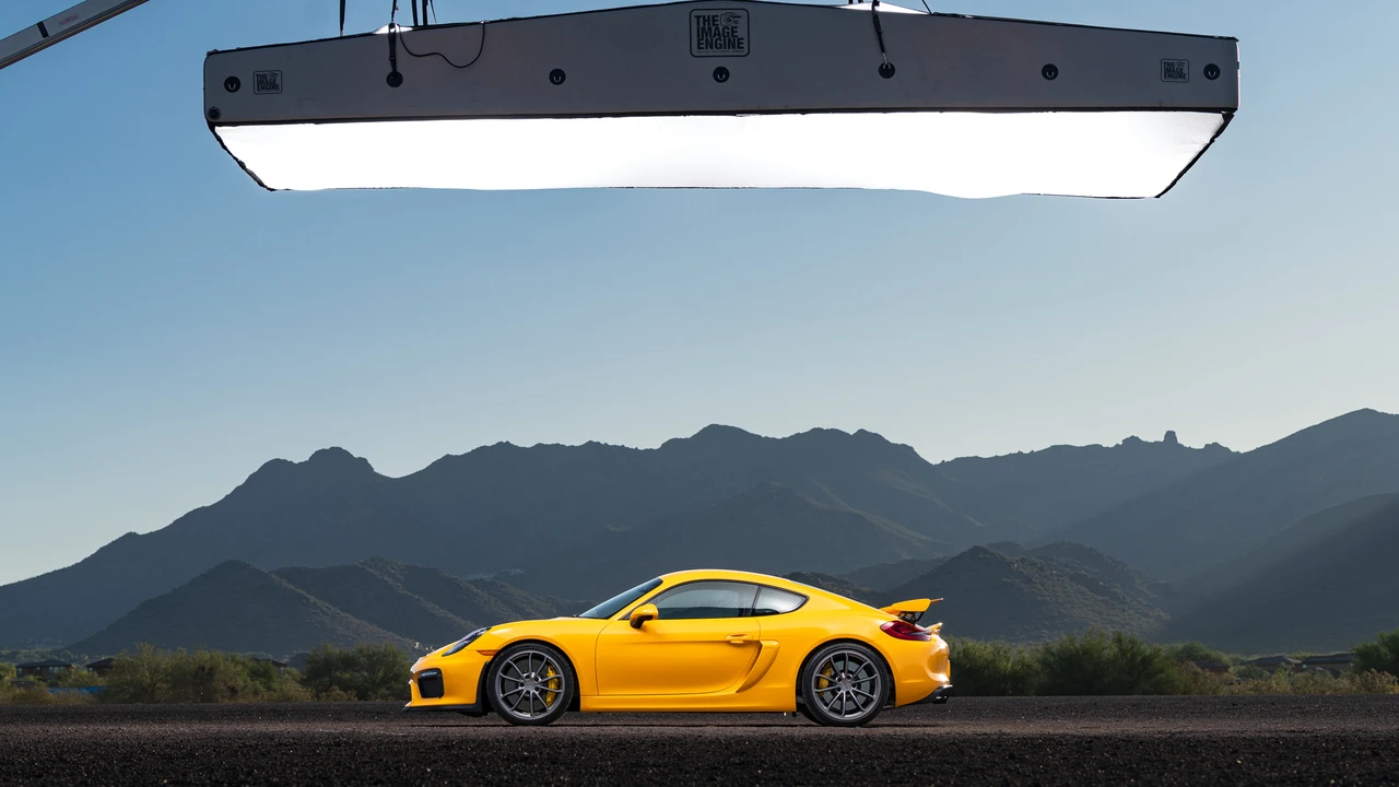 2016 Porsche 981 Cayman GT4 - Image 15 of 31
