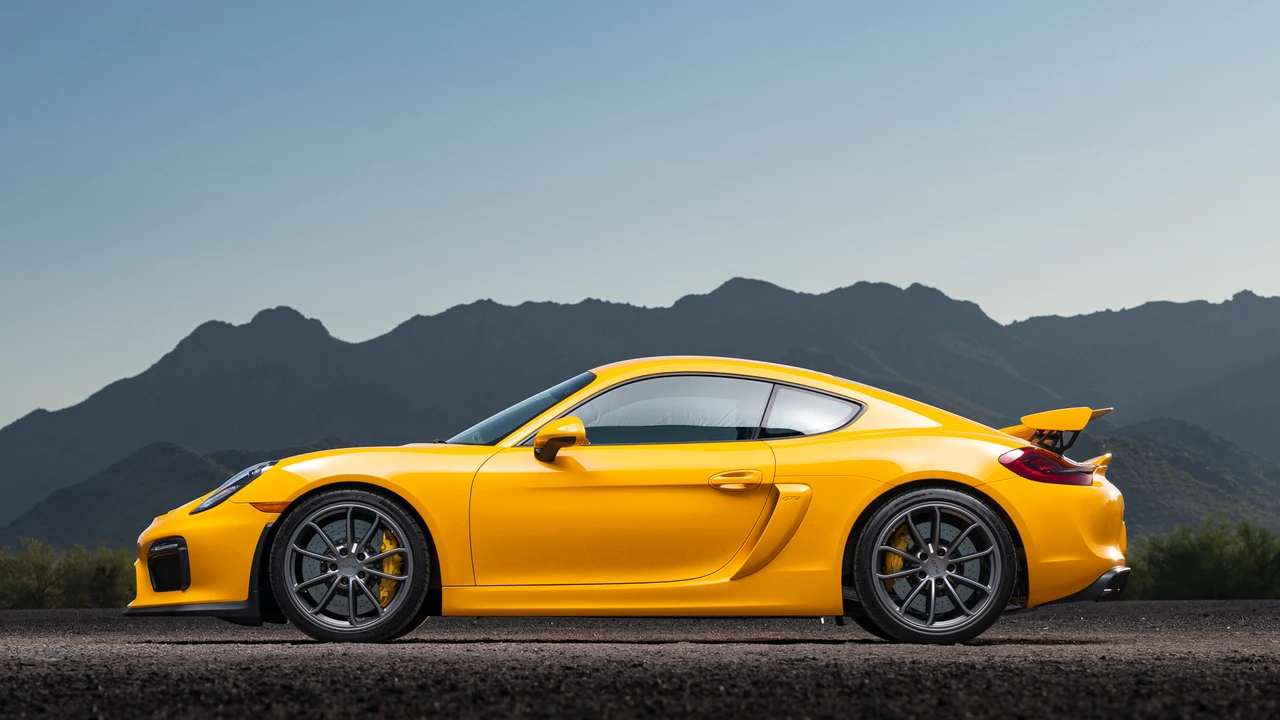2016 Porsche 981 Cayman GT4 - Image 16 of 31