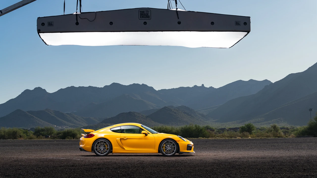 2016 Porsche 981 Cayman GT4 - Image 17 of 31