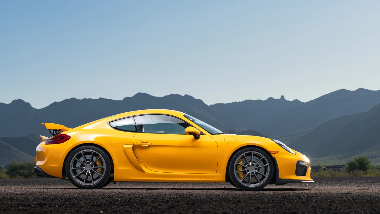 2016 Porsche 981 Cayman GT4 - Image 18 of 31
