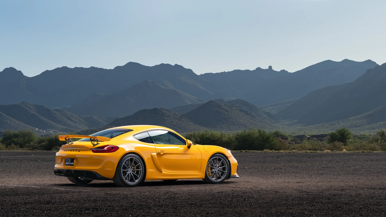 2016 Porsche 981 Cayman GT4 - Image 19 of 31