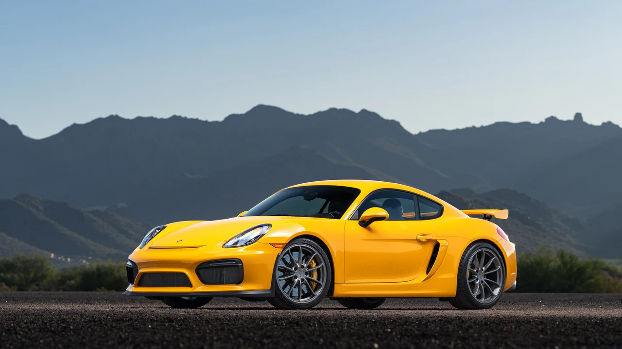 2016 Porsche 981 Cayman GT4 - Image 3 of 31