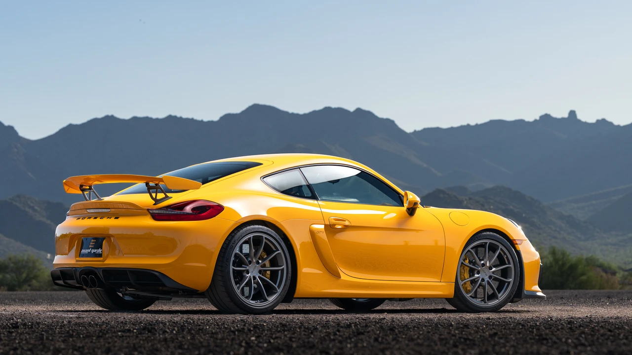 2016 Porsche 981 Cayman GT4 - Image 20 of 31