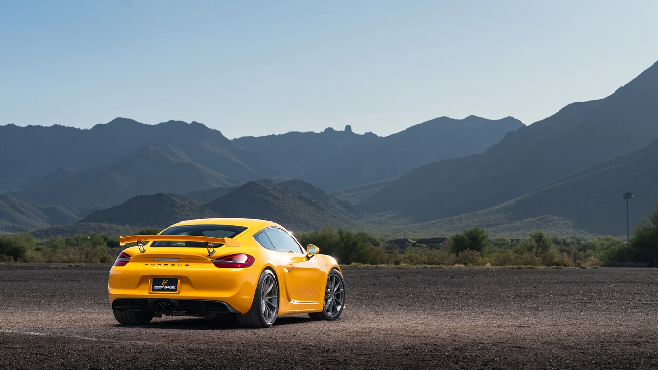 2016 Porsche 981 Cayman GT4 - Image 21 of 31