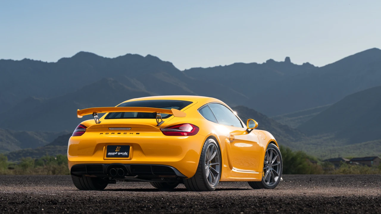 2016 Porsche 981 Cayman GT4 - Image 22 of 31