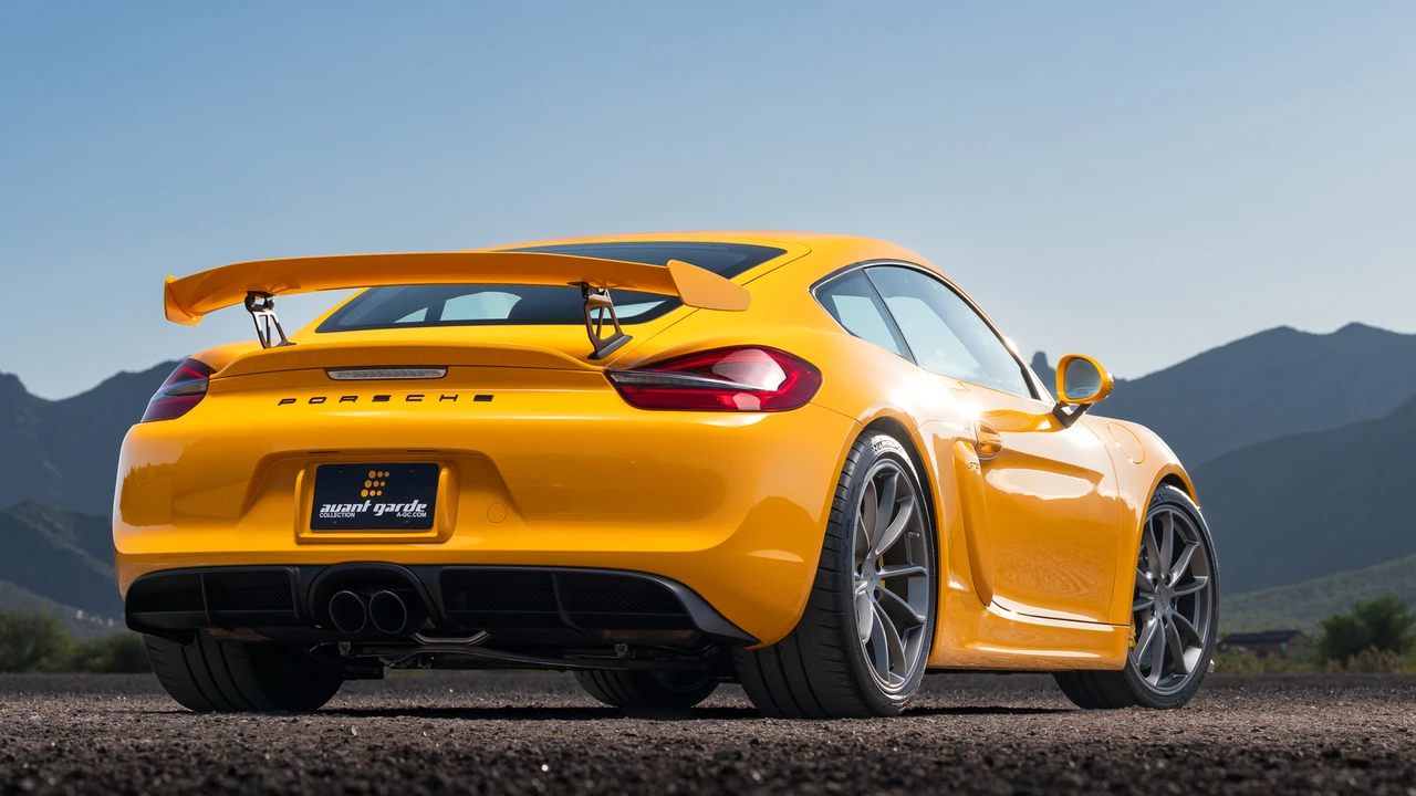 2016 Porsche 981 Cayman GT4 - Image 23 of 31
