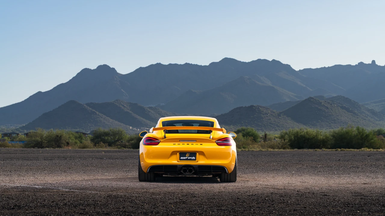 2016 Porsche 981 Cayman GT4 - Image 24 of 31