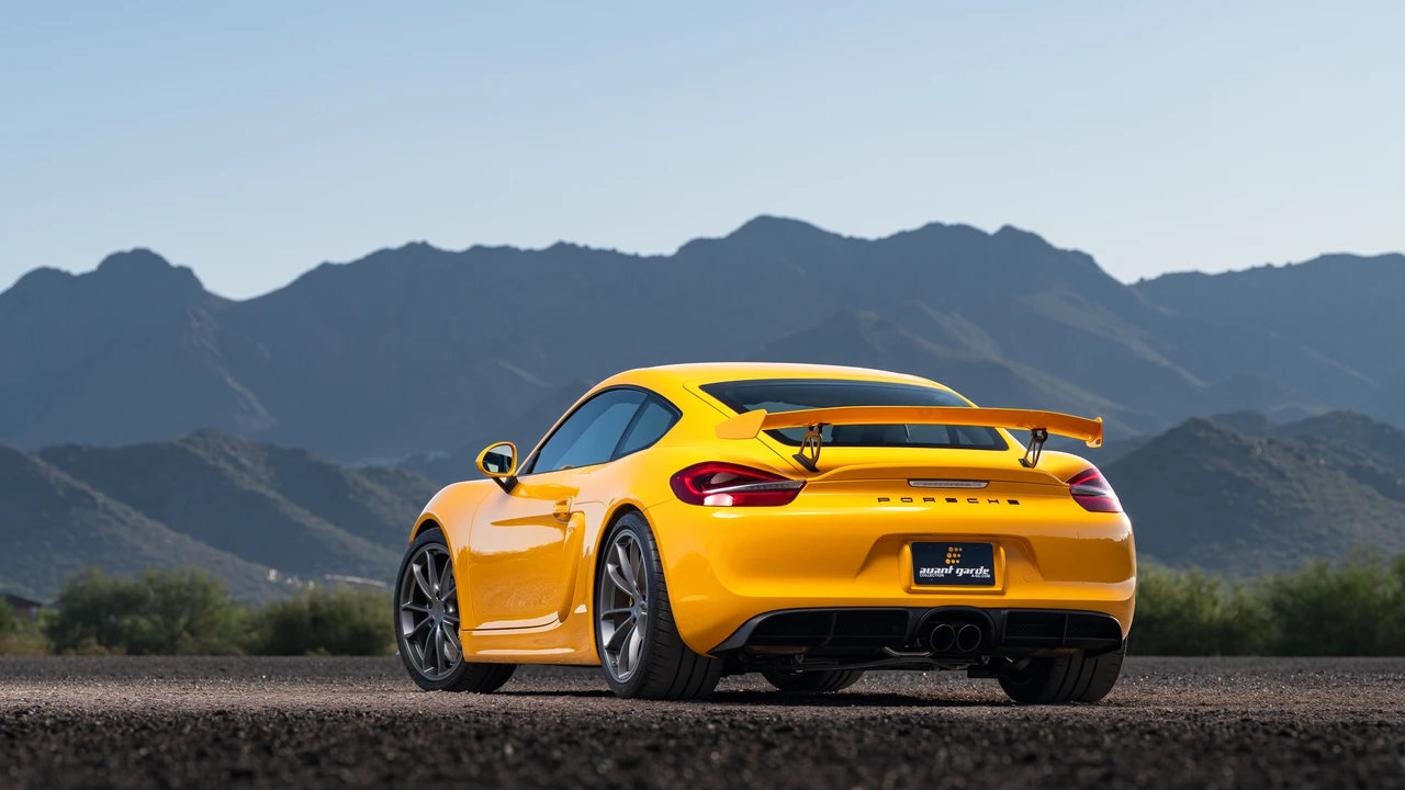 2016 Porsche 981 Cayman GT4 - Image 28 of 31