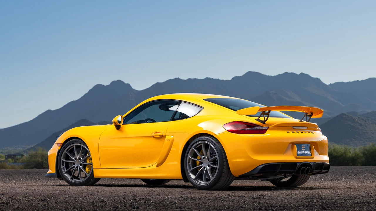 2016 Porsche 981 Cayman GT4 - Image 30 of 31