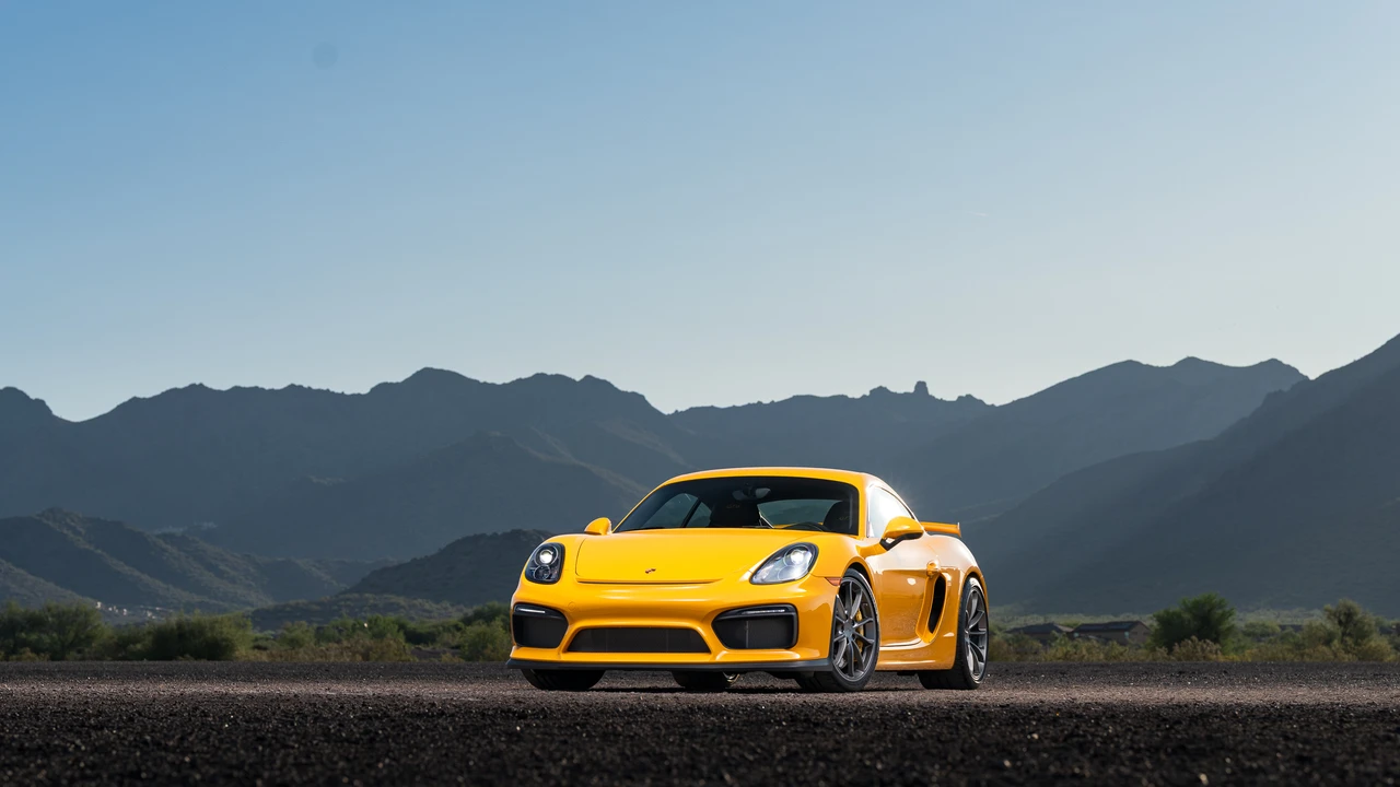 2016 Porsche 981 Cayman GT4 - Image 4 of 31