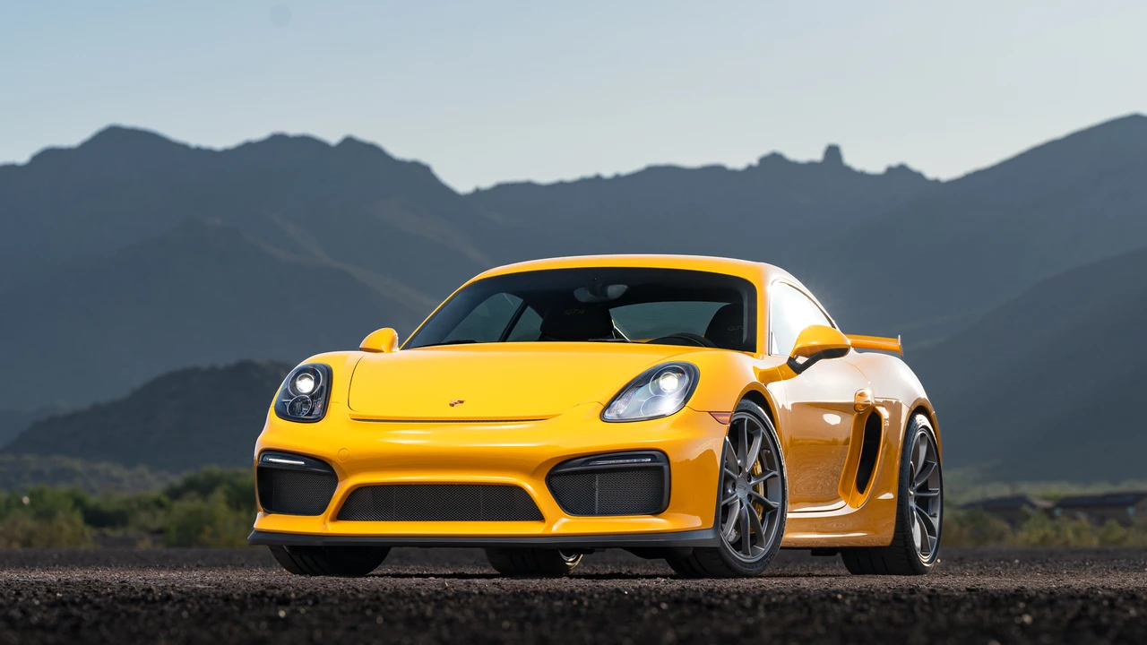 2016 Porsche 981 Cayman GT4 - Image 5 of 31