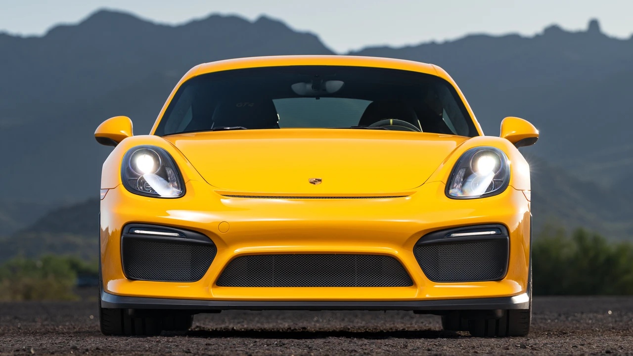 2016 Porsche 981 Cayman GT4 - Image 9 of 31