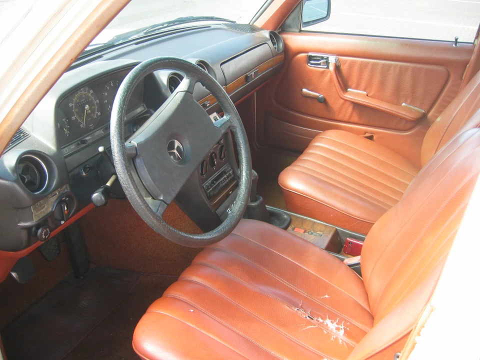 1982 Mercedes-Benz W123 Sedan - Image 14 of 31