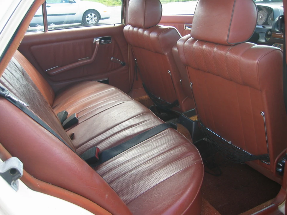 1982 Mercedes-Benz W123 Sedan - Image 16 of 31