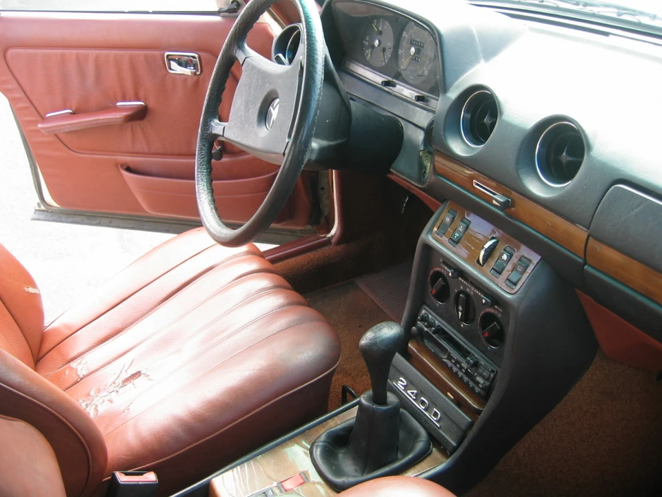 1982 Mercedes-Benz W123 Sedan - Image 15 of 31