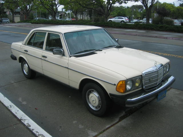 1982 Mercedes-Benz W123 Sedan - Image 8 of 31
