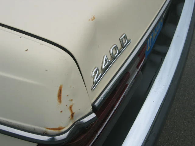 1982 Mercedes-Benz W123 Sedan - Image 12 of 31