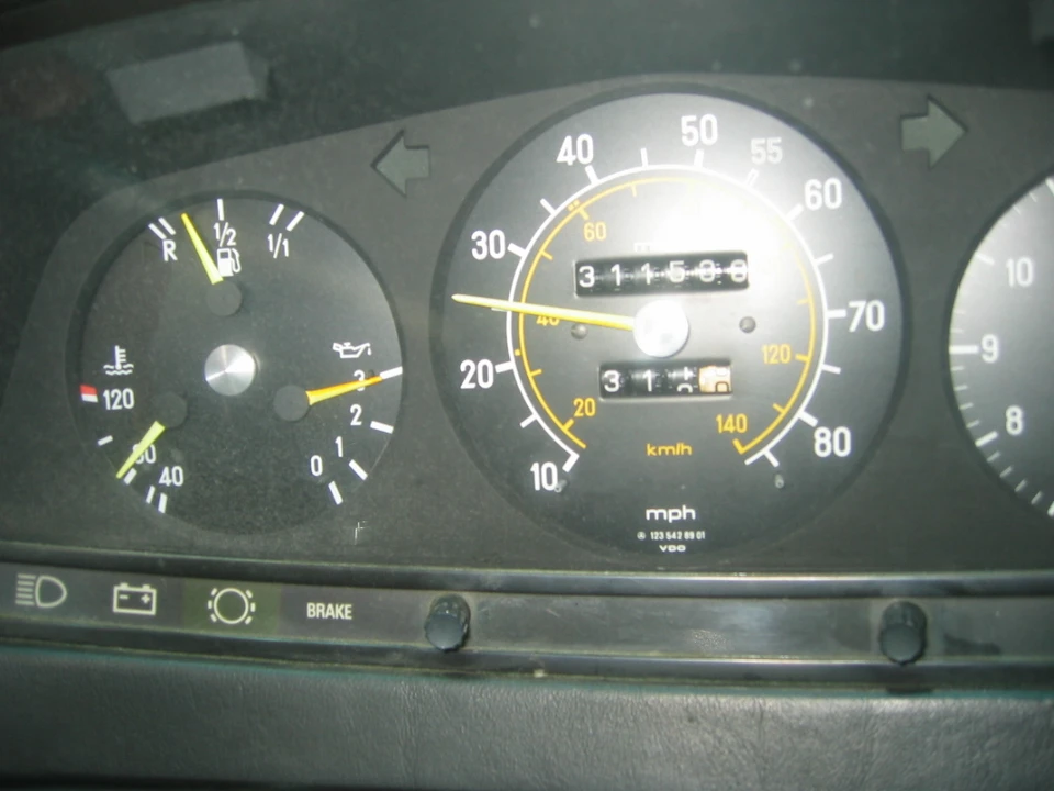 1982 Mercedes-Benz W123 Sedan - Image 23 of 31