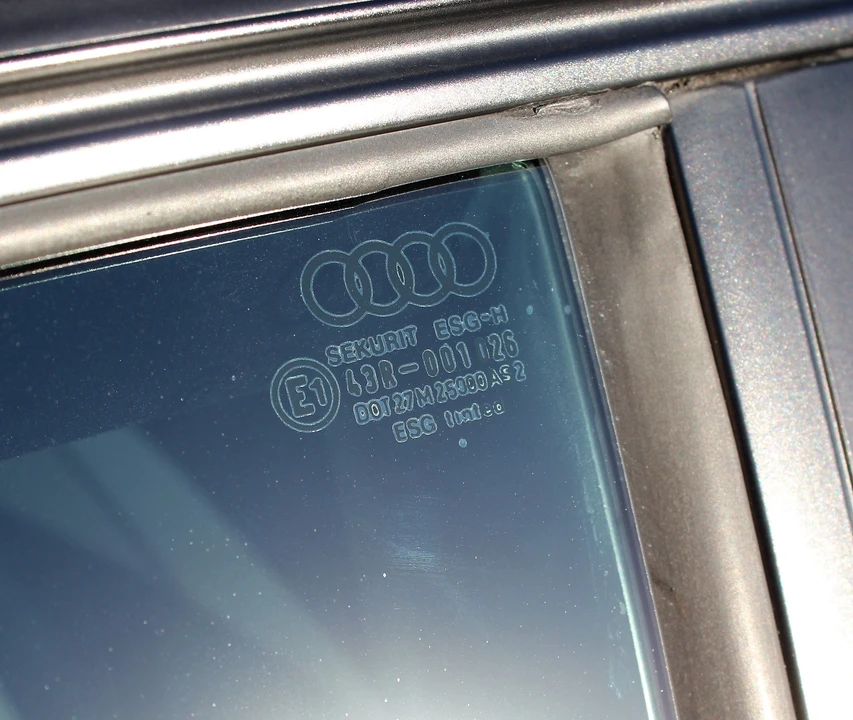 1990 Audi Coupe & Cabriolet - Image 28 of 31