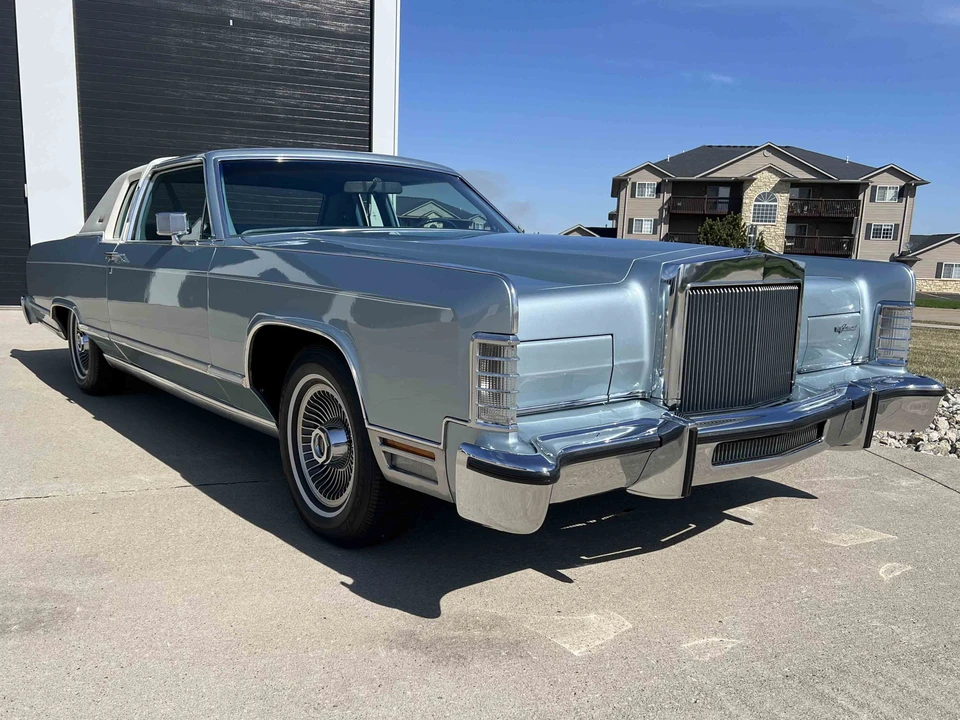 1979 Lincoln Continental 5th Gen - Image 2 of 31